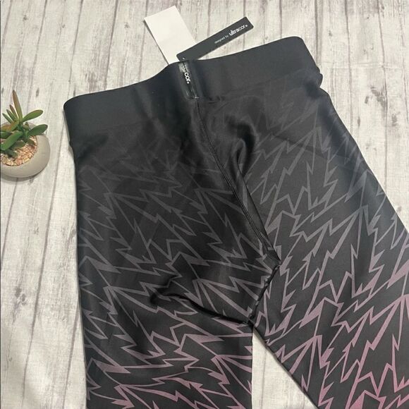 Nwt Ultracor Lightning Bolt Leggings Size Small In Berry - Picture 4 of 13